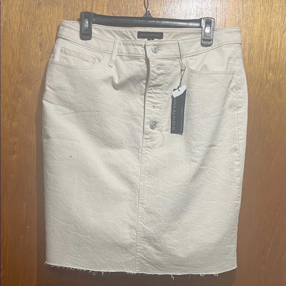 Banana Republic Beige Pencil Skirt NWT size 14